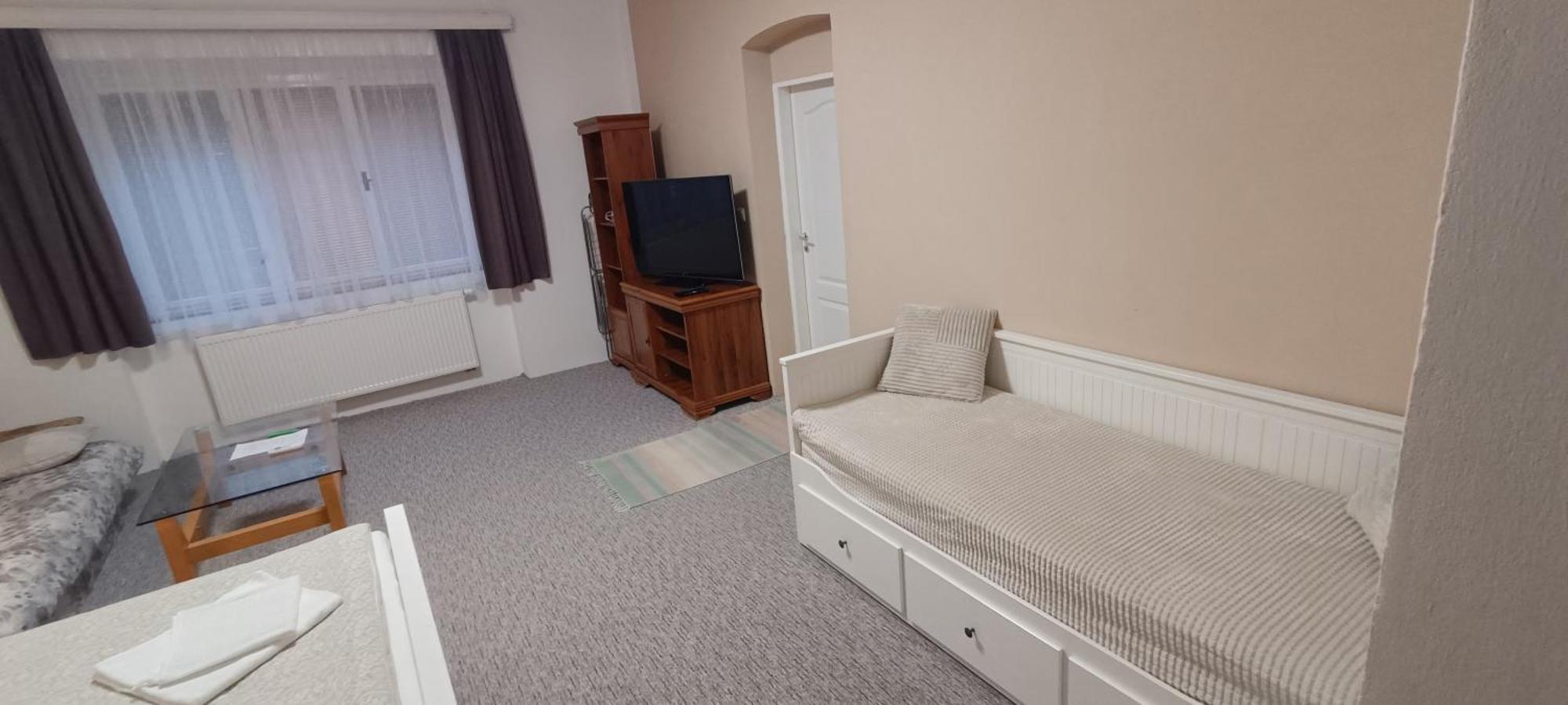 Apartman Horni Slavkov Hodinarstvi ภายนอก รูปภาพ
